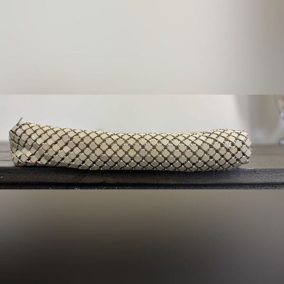 Vintage Whiting & Davis Cream Color Metal Mesh Clutch - Picture 4 of 9